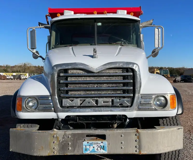 2005 Mack Granite CV713 photo 2