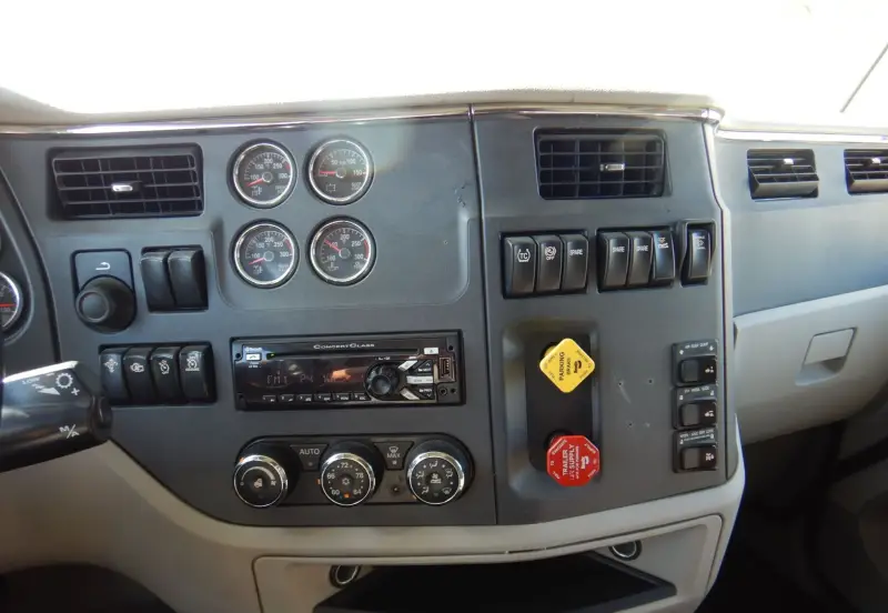 2019 Peterbilt 579 photo 24