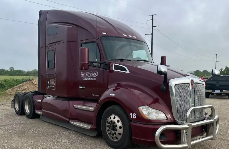 2021 Kenworth T680 photo 3