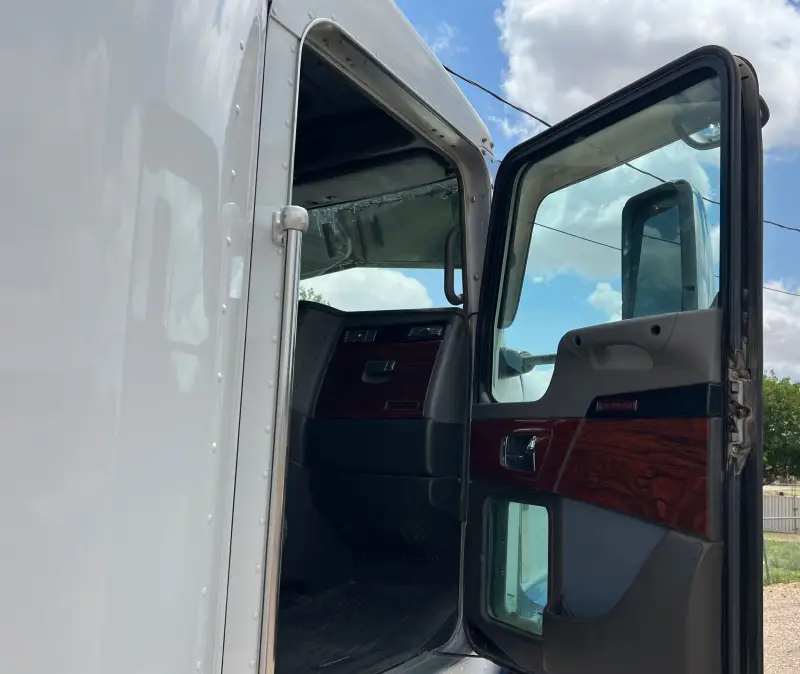 2012 Kenworth T660 photo 52