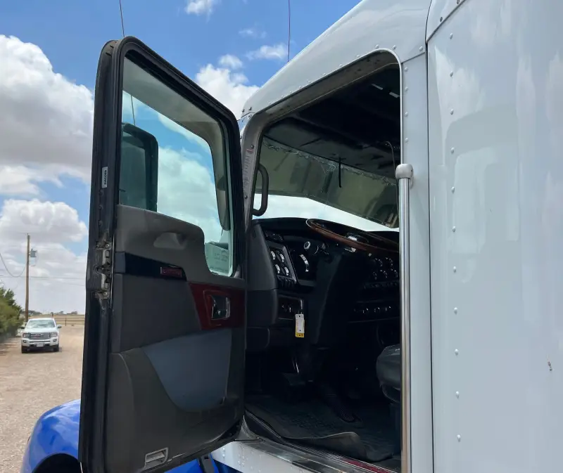 2012 Kenworth T660 photo 23