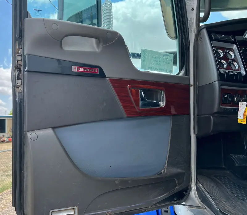 2012 Kenworth T660 photo 24