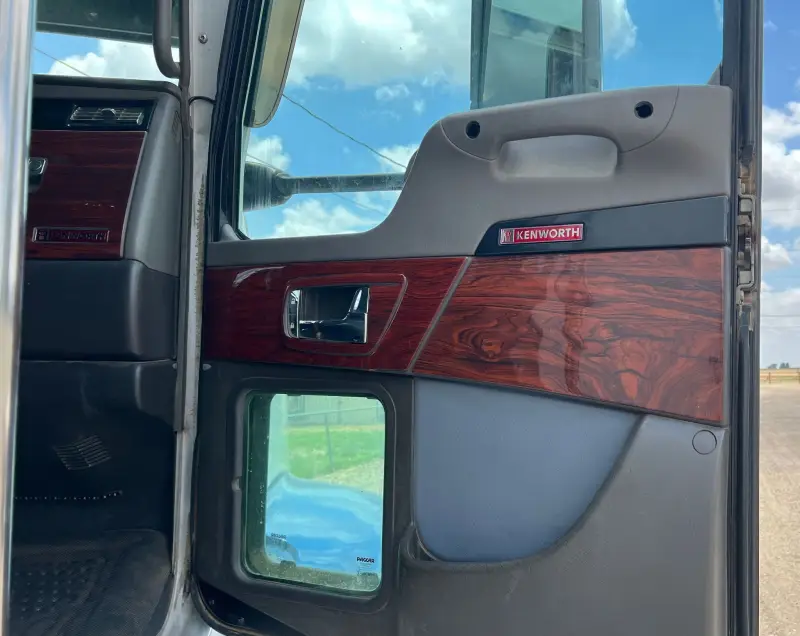 2012 Kenworth T660 photo 53