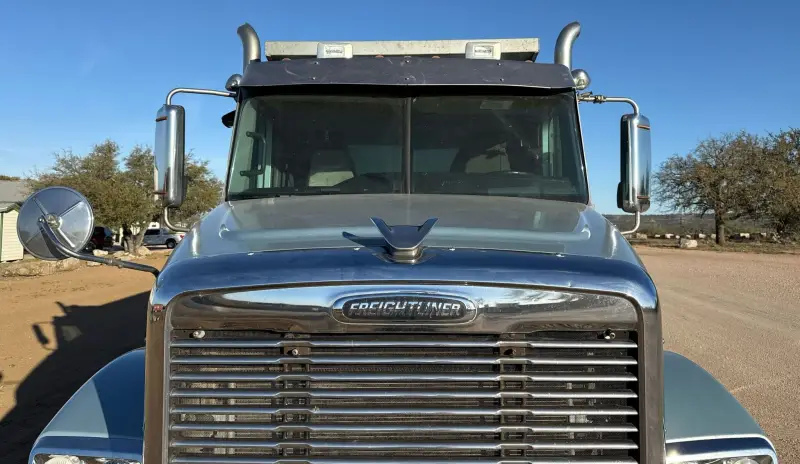 2013 Freightliner Coronado photo 12