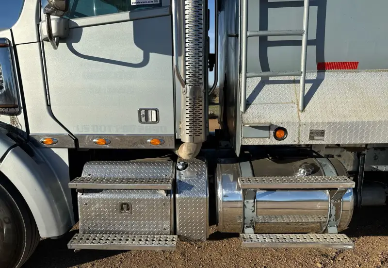 2013 Freightliner Coronado photo 9