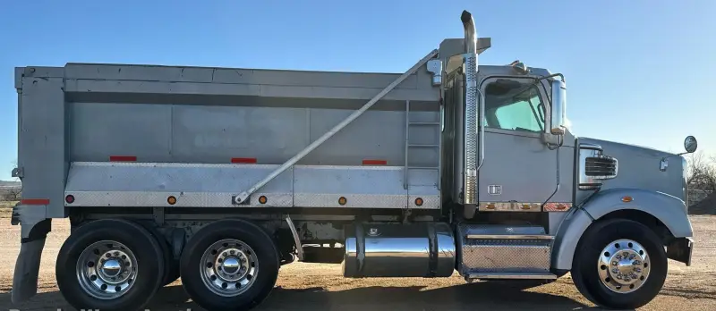 2013 Freightliner Coronado photo 4