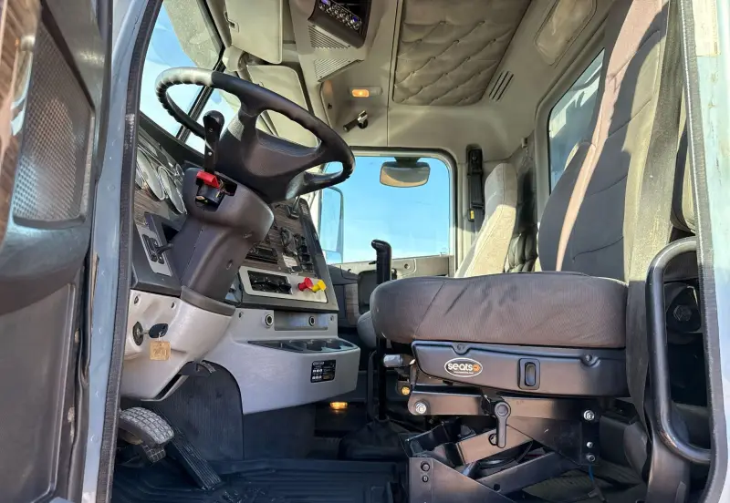 2013 Freightliner Coronado photo 36