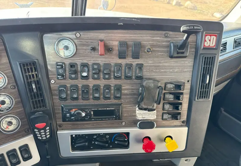 2013 Freightliner Coronado photo 46