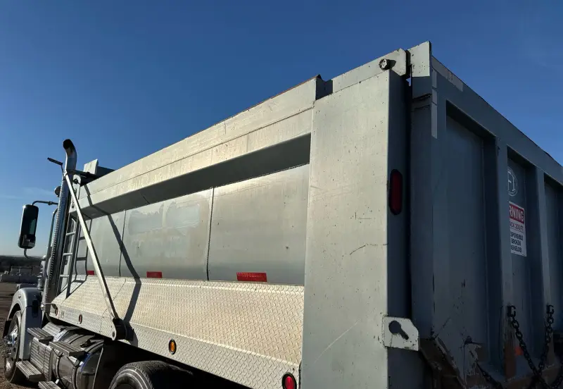 2013 Freightliner Coronado photo 23