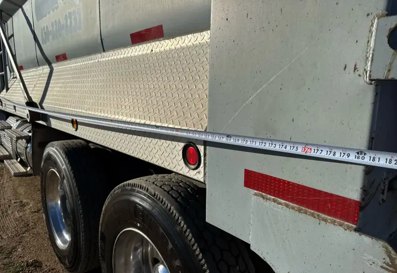 2013 Freightliner Coronado photo 30
