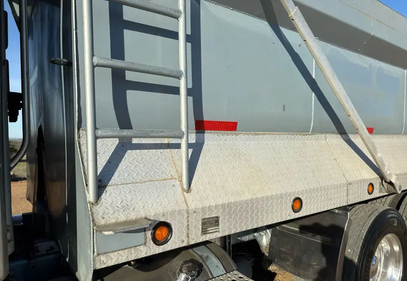 2013 Freightliner Coronado photo 24