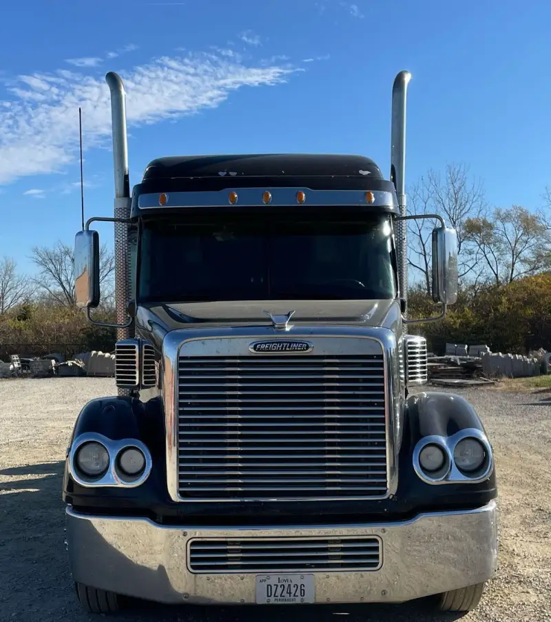 2016 Freightliner Coronado photo 2