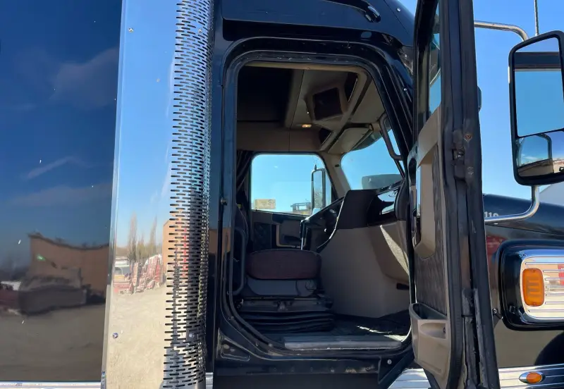 2016 Freightliner Coronado photo 43