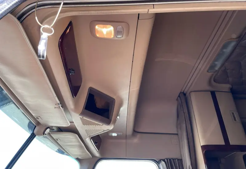 2016 Freightliner Coronado photo 31