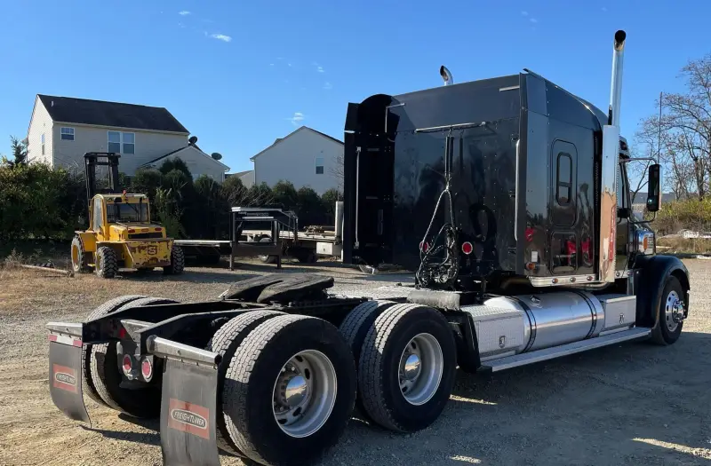 2016 Freightliner Coronado photo 5