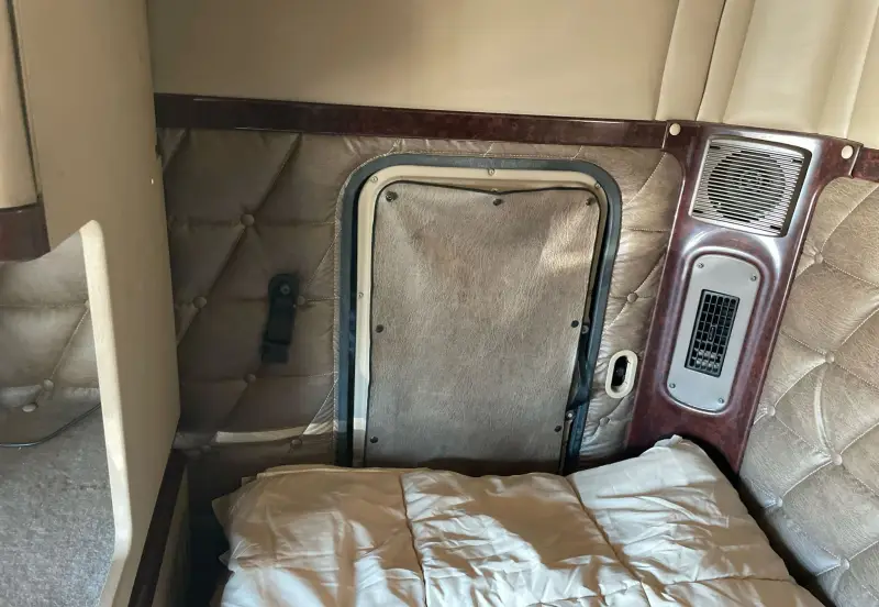 2016 Freightliner Coronado photo 51