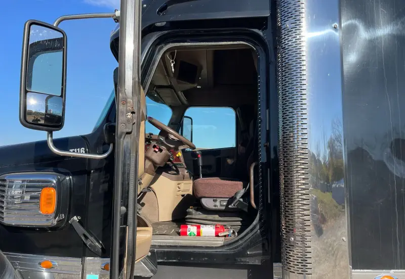 2016 Freightliner Coronado photo 28