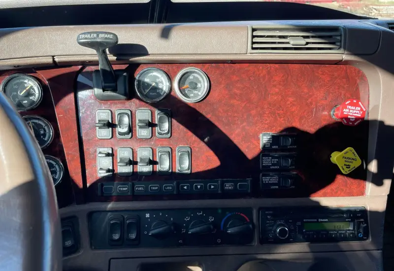 2016 Freightliner Coronado photo 38