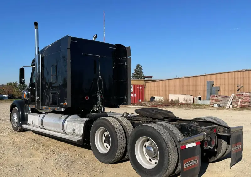 2016 Freightliner Coronado photo 7