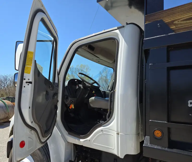 2006 Freightliner Business Class M2 photo 114
