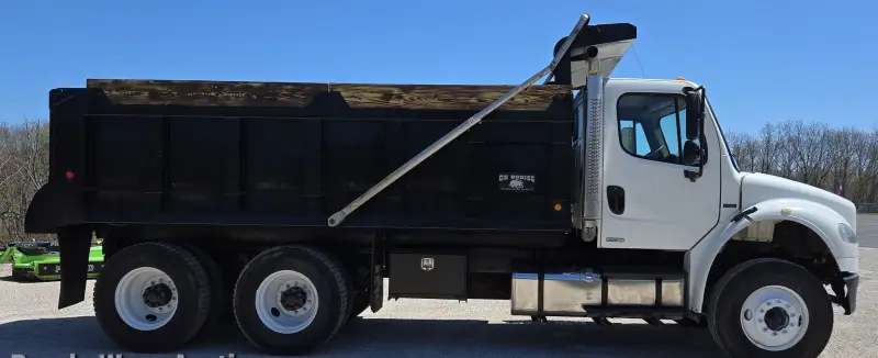 2006 Freightliner Business Class M2 photo 4
