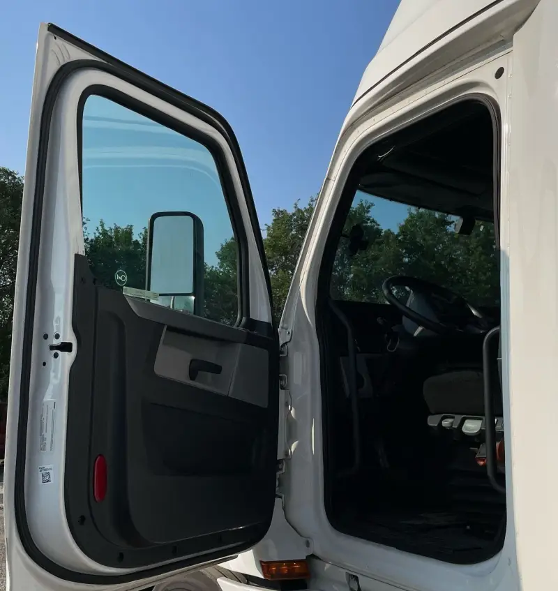 2019 Freightliner Cascadia 126 photo 23
