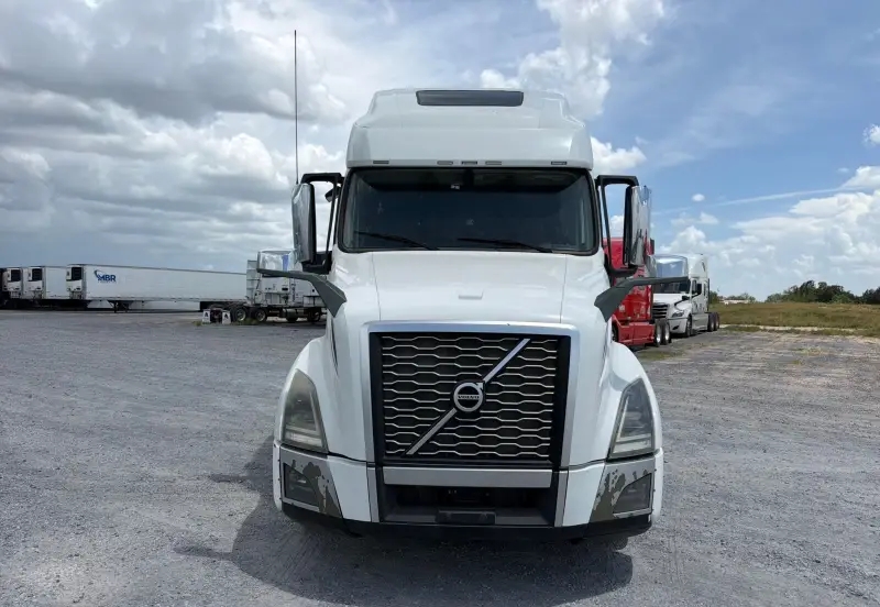 2020 Volvo VNL photo 2