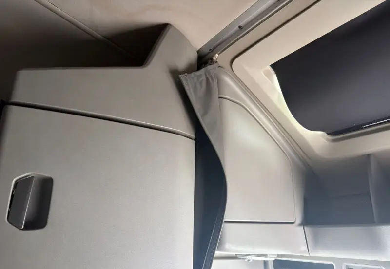 2020 Volvo VNL photo 51