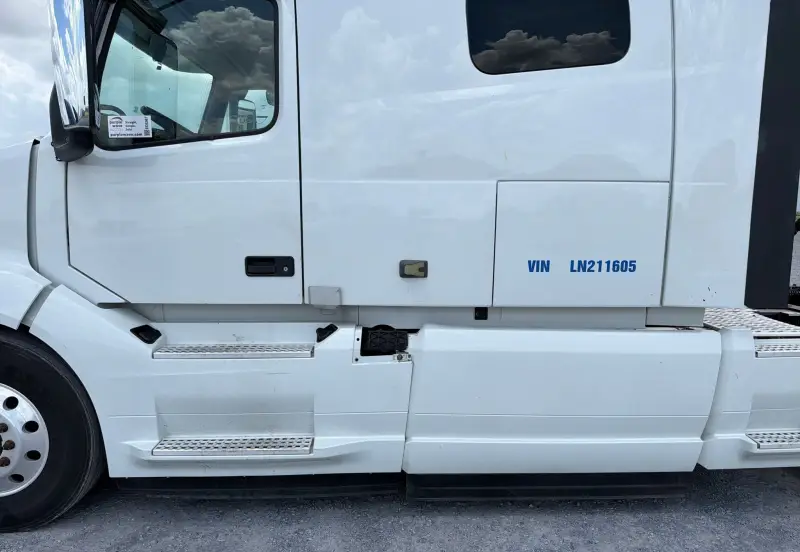 2020 Volvo VNL photo 9