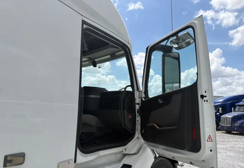2020 Volvo VNL photo 57