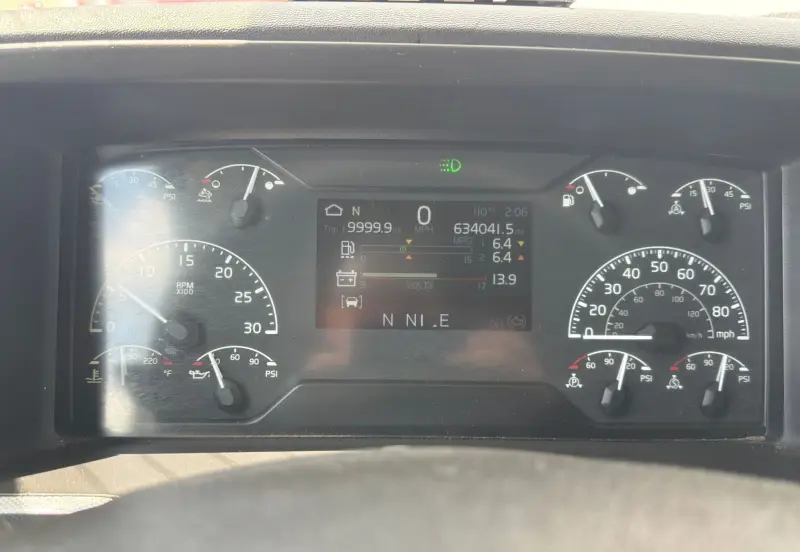 2020 Volvo VNL photo 34