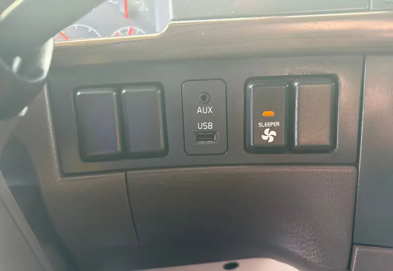 2014 Volvo VNL770 photo 38