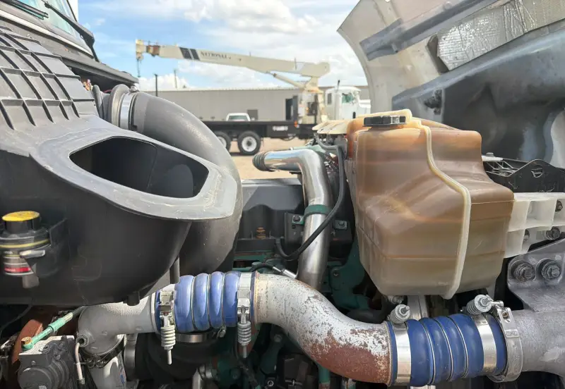 2014 Volvo VNL770 photo 64