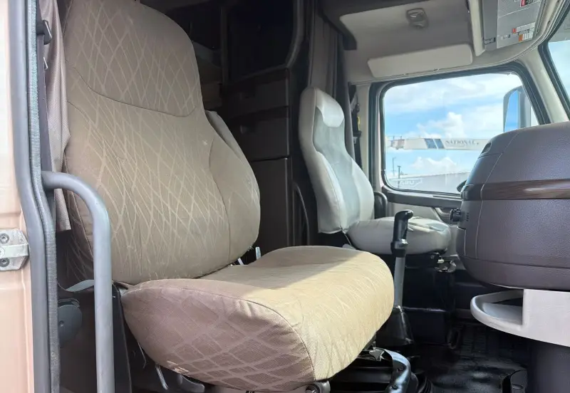 2014 Volvo VNL770 photo 56