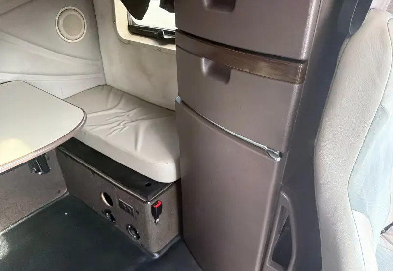 2014 Volvo VNL770 photo 46