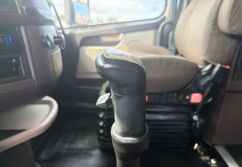 2014 Volvo VNL770 photo 43