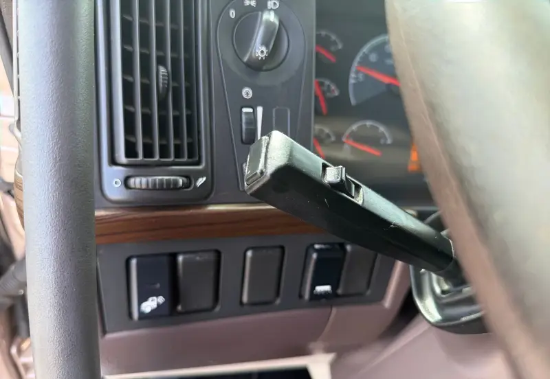2014 Volvo VNL770 photo 32