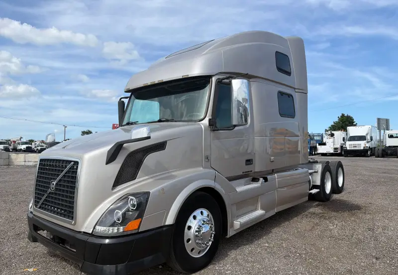 2014 Volvo VNL770 photo 1