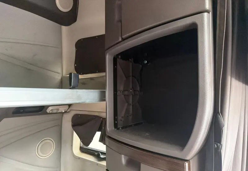 2014 Volvo VNL770 photo 47