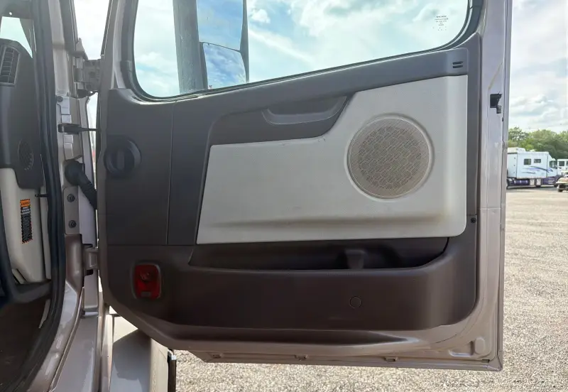 2014 Volvo VNL770 photo 59