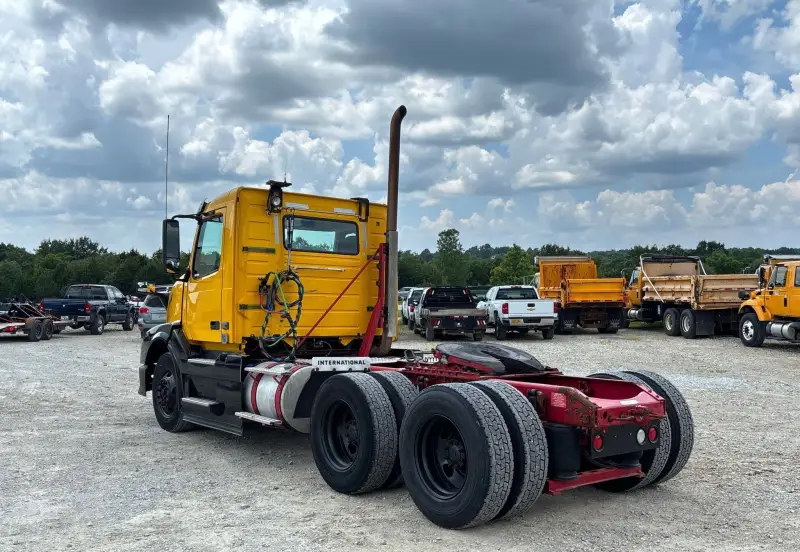 2016 Volvo VNL photo 7