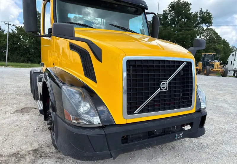 2016 Volvo VNL photo 13