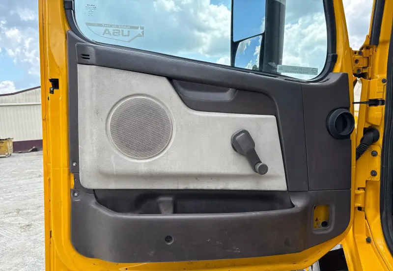 2016 Volvo VNL photo 27