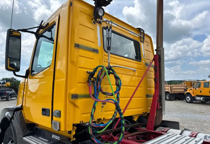 2016 Volvo VNL photo 25