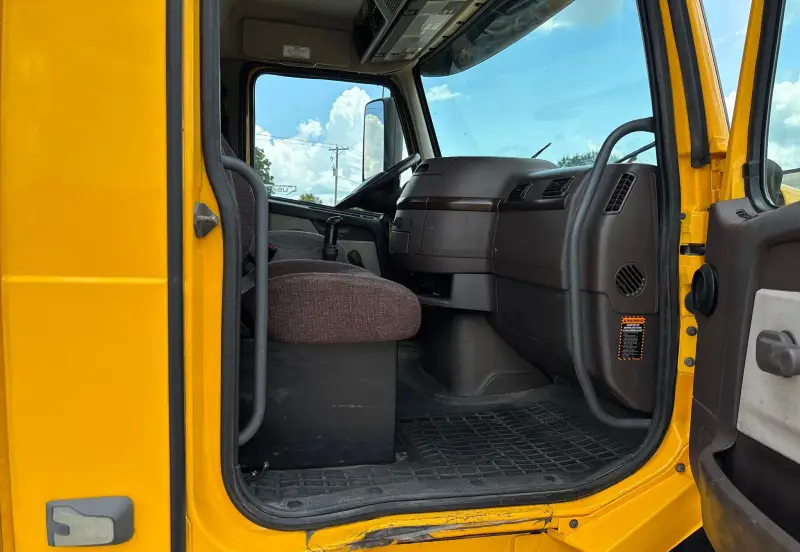 2016 Volvo VNL photo 50