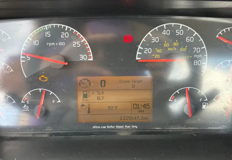 2016 Volvo VNL photo 35
