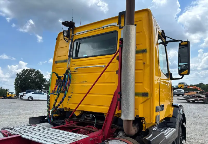 2016 Volvo VNL photo 18