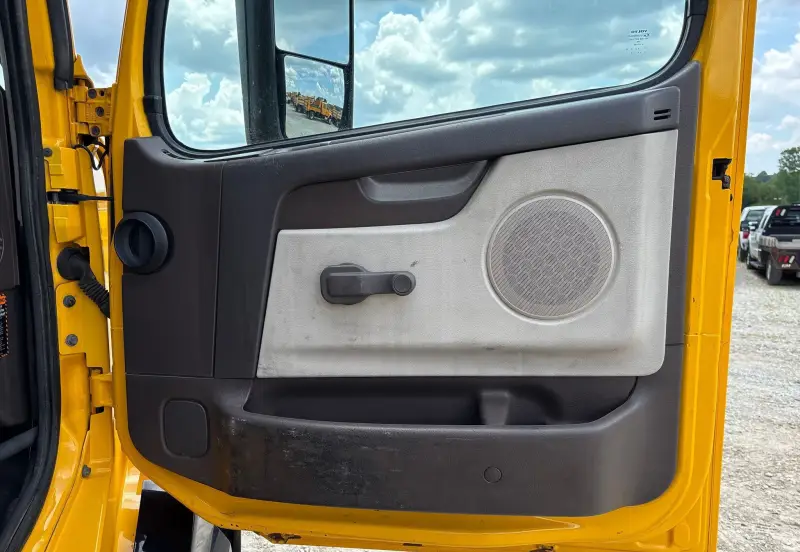 2016 Volvo VNL photo 49