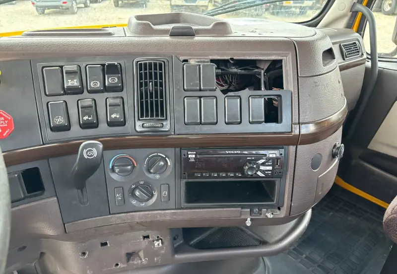 2016 Volvo VNL photo 42