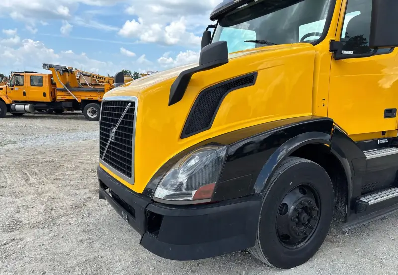 2016 Volvo VNL photo 11